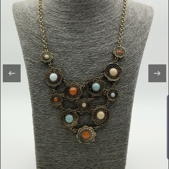 Antique gold looking multi color beaded necklace - Picture 4 of 5